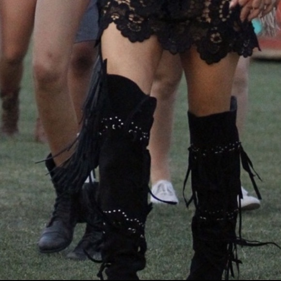 Giuseppe Zanotti Demi Studded Fringed Suede Boots - Picture 4 of 9